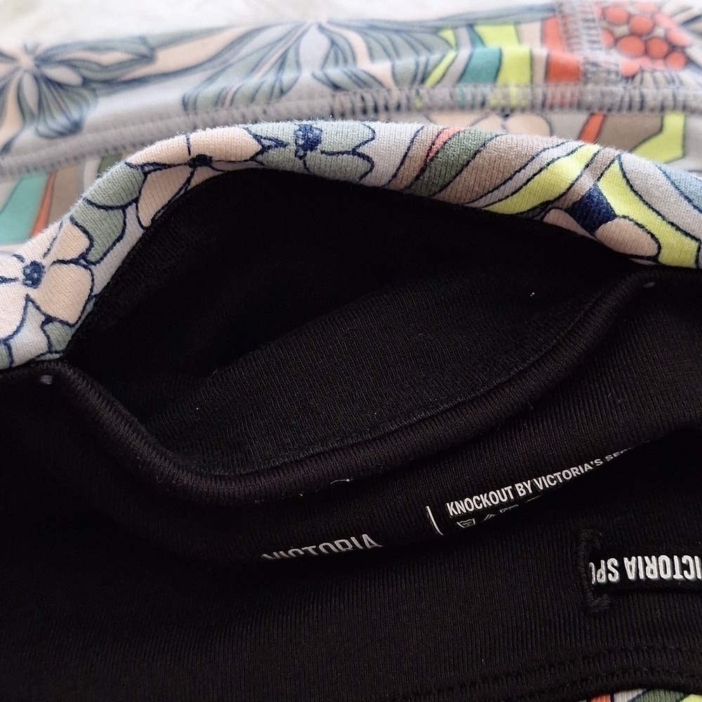 Victoria’s Secret Sport Knockout Vibrant Floral Capri Leggings - Picture 9 of 13